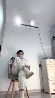 TLWW22014【奕大大】晨跑后原味白袜品尝的封面