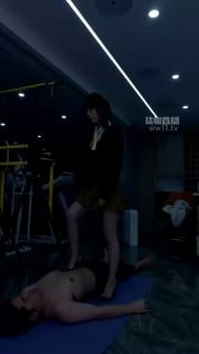 【麋鹿银儿】582_独立高跟虐踩脚耳光踩头脖子强制鞭打的封面