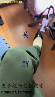 女女线下_大奶母狗自己脱下内衣_让女主用脚花式玩奶子的封面