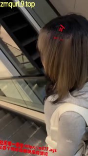 噗噗_超美裸足_车内_足交射精的封面