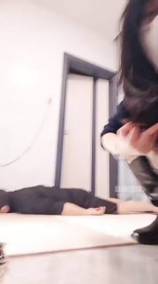 TLWW26335【灵竹S】长靴踩踏-黑丝脚插嘴的封面