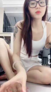 TLWW25752【怡宝S】第一视角-模拟足交的封面