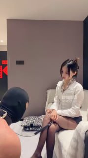 TLWW22210【晨晨S】臭脚丫狂舔-重度鞭打的封面