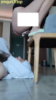 酒店_站在椅子上_黄金_慢吞的封面