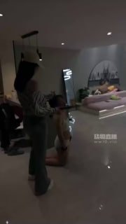 【黛樱S】098 重度刑-暴力踢踹小三母狗的封面