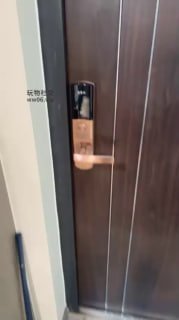 【松紫也狗】075_强迫吃姨妈巾_长靴踩虐胯下辱口吐喂食舔卫生巾白袜蹂躏【松紫大大】VTL46830的封面