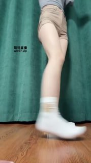 TLWW22551【灵芷S】第一视角_踩面包专场（各种袜子踩的封面