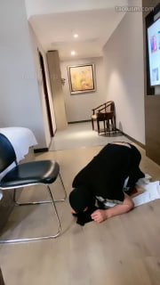 www_98T_la@苏州婉儿TJ：偷闻老师高跟黑丝的下场的封面