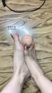 TLWW23542【温蒂WendyS】第一视角_裸足滴油交作业的封面