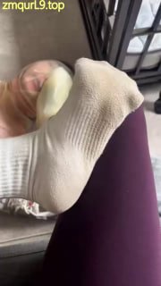 八月s_户外_细长铁链_牵着贱狗裤裆里的贞操锁_舔脚_踩头磕头的封面