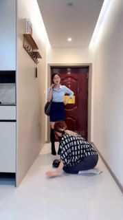 TLWW29564【云韵S】情侣奴下跪伺候场.mp4的封面